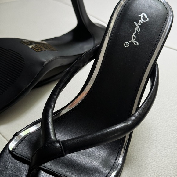 NWOT Black Flip Flop Heel Sandals - Picture 6 of 8